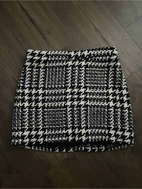 Monochrome Houndstooth Mini Skirt - Black & White